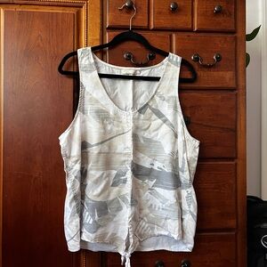 Great condition Prana tank!